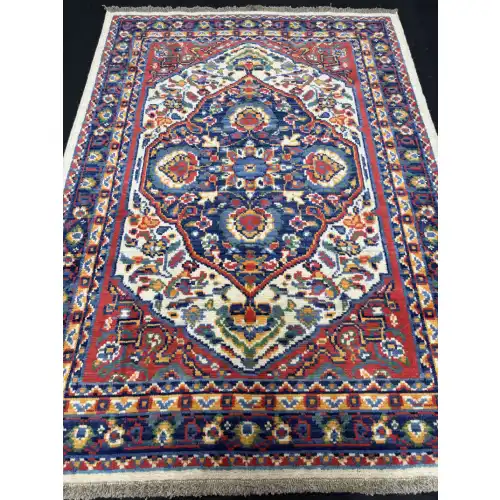 فرش شیراز طرح خمسه کرم