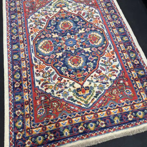 فرش شیراز طرح خمسه کرم