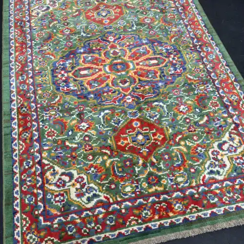 فرش شیراز طرح قشقایی سبز