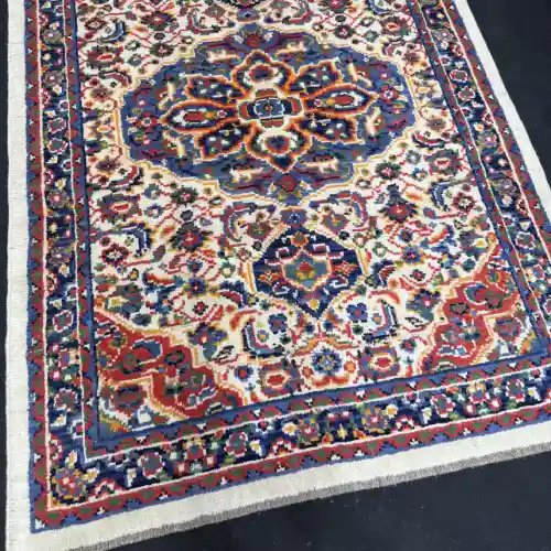 فرش شیراز طرح قشقایی کرم