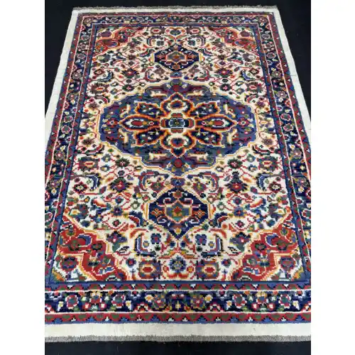 فرش شیراز طرح قشقایی کرم